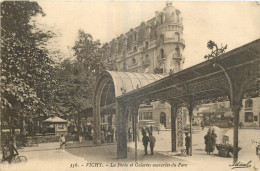 03 - VICHY -  PORTE ET GALERIES DU PARC - Vichy