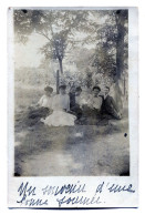 Carte Photo D'une Famille élégante A La Campagne  En 1906 - Personnes Anonymes