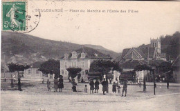 BELLEGARDE Sur VALSERINE   -  Place Du Marché Et L'école Des Filles - Bellegarde-sur-Valserine