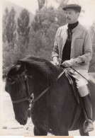 Photo De Presse Keystone - Jacques Brel Dans Une Scène Du Film Mont-Dragon  (12 X 18 Cm) - Célébrités