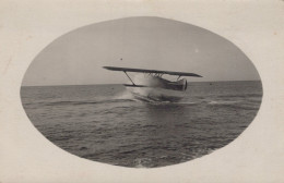 83 / FREJUS / SAINT RAPHAEL / RARE CARTE PHOTO  / HYDRAVION DECOLLANT - Saint-Raphaël