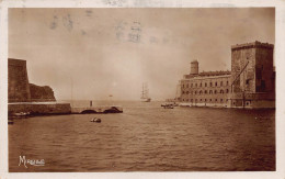 27146 " MARSEILLE-LA SORTIE DU VIEUX PORT ET LE FORT SAINT JEAN " BATEAU À VOILE-VERA FOTO-CART. POST. SPED.1930 - Old Port, Saint Victor, Le Panier