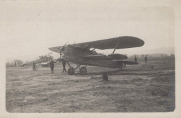 83 / FREJUS / SAINT RAPHAEL / RARE CARTE PHOTO / AVION A IDENTIFIER - Saint-Raphaël