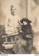 PHOTO 9.5 X 7 CMS UN SOLDAT ET UNE FEMME - Guerre, Militaire