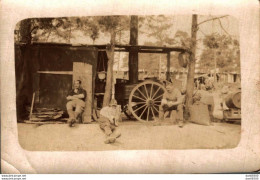 PHOTO 8.5 X 6 CMS CAMPEMENT DE POILUS VUE SUR LA REMORQUE CUISINIERE - Guerre, Militaire