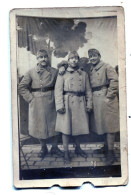 Carte Photo De Trois Sous-officiers Francais Du 46 éme Régiment D'infanterie Posant Dans Un Studio Photo Vers 1930 - Krieg, Militär