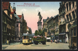 AK Freiburg I. Br., Kaiserstrasse Mit Geschäften, Bertholdsbrunnen Und Strassenbahn  - Tramways