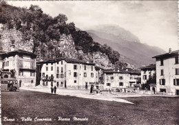 1954-cartolina Illustrata "Breno Valle Camonica Piazza Mercato"affrancata L.10 T - Brescia