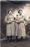 Carte Photo De Deux Sous-officiers Francais Posant A L'arrière Du Front En 14-18 - Guerre, Militaire