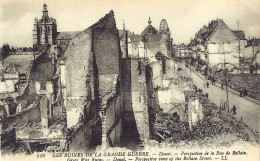 *CPA - 59 - DOUAI - Les Ruines De La Grande Guerre - Perspective De La Rue De Bellain - Douai