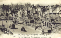 *CPA - 59 - DOUAI - Les Ruines De La Grande Guerre - Aspect Des Cafés De La Grande Place Après L'incendie - Douai