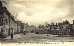 *CPA - 59 - DOUAI - Les Ruines De La Grande Guerre - La Rue De Paris Incendiée D'un Côté Seulement - Douai