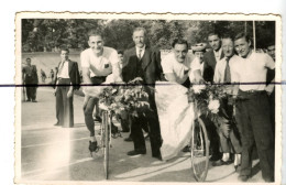 CARTE PHOTO .CPA . Cyclisme , Henri Bidaud Et René Quezel Vainqueur De L'américaine A Tète D'or LYON. Vélo - Photographie