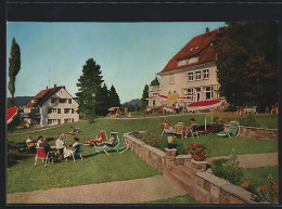 AK Badenweiler, Das Hotel Rheingold, Markgrafenstr. 3, Gäste Im Garten  - Badenweiler