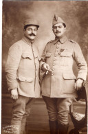 Carte Photo De Deux Officiers Francais Dont Un Décorer Dans Un Studio Photo En 14-18 - Guerre, Militaire