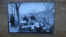 Les Abrets Où Environs : Isère , ( Années 50-60 ) En Famille  ( Photo 18x13 Cm ) - Places