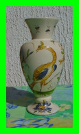 ANCIEN VASE MOUSTIER - MARQUE DE L'ATELIER . DECORS ECHASSIER ET FLEURS - Moustiers (FRA)