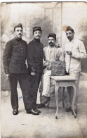 Carte Photo De Quatre Sous-officiers Francais Posant Dans Un Studio En 14-18 - Guerre, Militaire