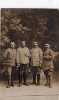 Carte Photo De Quatre Sous-officiers Francais Posant Dans Un Studio Photo En 14-18 - Guerre, Militaire