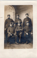 Carte Photo De Sous-officiers Francais Posant Dans Un Studio Photo En 1915 ( Guerre 14-18 ) - Guerre, Militaire