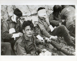 Guerre 39 45 D-day : Soldats US Blessés à Omaha Beach Le 6 Juin 1944 - Guerre, Militaire