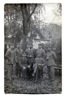 Carte Photo D'un Officier Réserviste Avec Des Sous-officiers Allemand Posant A L'arrière Du Front En 14-18 - Guerre, Militaire