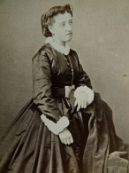 Photo CDV Photographie Du Centre  Limoges  Femme Accoudée Sur Le Dossier D'une Chaise  Sec. Emp. CA 1865 - L681A - Anciennes (Av. 1900)