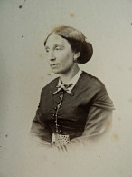 Photo CDV Photographie Du Centre Limoges  Portrait Femme  Sec. Emp. CA 1865 - L681A - Anciennes (Av. 1900)