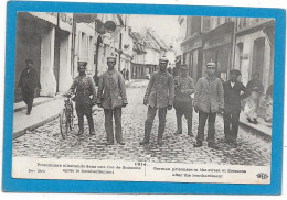 02  SOISSONS - Prisonniers Allemands Dans Une Rue Après Le Bombardement - Animée - Soissons