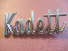 Automobile/  OPEL/ Insigne Métal à Insert /" KADETT "/  Fin XXéme       AC226 - Voitures