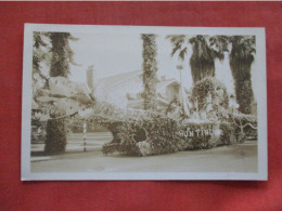 RPPC Females On  Parade Float    Ref 6418 - Andere & Zonder Classificatie