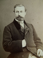 Photo CDV E. L. Thiboust Jeune à Paris  - Homme élégantposant Main Dans Le Gilet, Second Empire Ca 1865 L681A - Anciennes (Av. 1900)