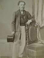 Photo CDV Chabrol à Lyon - Homme Notable En Pied, Haut De Forme à La Main, Second Empire Ca 1865 L681A - Anciennes (Av. 1900)