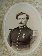 Photo CDV S. Martin à Limoges - Militaire Officier, Médaille Crimée, Lieutenant Infanterie Second Empire Ca 1865 L681A - Anciennes (Av. 1900)