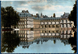 * CPSM - 77 - FONTAINEBLEAU - Le Palais - Le Bassin Des Carpes - Fontainebleau