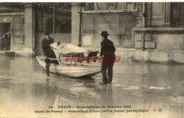 CPA PARIS - INONDATIONS - QUAI DE PASSY - SAUVETAGE D'UNE VIEILLE DAME - De Overstroming Van 1910