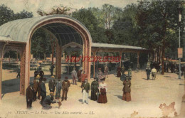 CPA VICHY - LE PARC - UNE ALLEE COUVERTE - Vichy