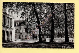 77. FONTAINEBLEAU – Le Palais / Les Ailes Louis XV De L'ancienne Comédie Et La Cour De La Fontaine - Fontainebleau