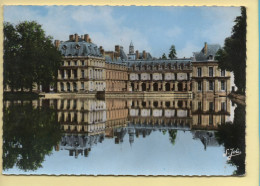 77. FONTAINEBLEAU – Le Palais / Bassin Des Carpes / CPSM (voir Scan Recto/verso) - Fontainebleau