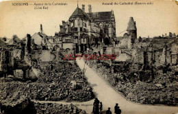 CPA GUERRE 1914-1918 - SOISSONS - AUTOUR DE LA CATHEDRALE - War 1914-18