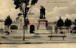 CPA DAX - LES HALLES ET LA STATUE BORDA - Dax