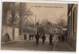 VERNEUIL LA PASSERELLE DE LA FAUSSE PORTE TRES ANIMEE - Verneuil-sur-Avre