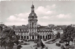 Mannheim Paradeplatz Mit Rathaus Ngl #143.042 - Sonstige & Ohne Zuordnung