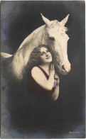Frau Mit Pferd - Femmes