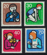 Berlin Youth Welfare Youth Activities 4v 1974 MNH SG#B452-B455 - Neufs