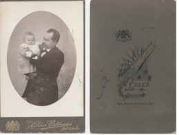 Photo Cabinet Portrait On Passepartout. Man With Child - Personnes Anonymes