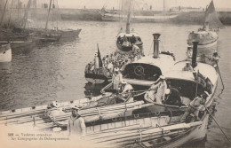 CARTE POSTALE ORIGINALE ANCIENNE :  MARINS ET VEDETTES DE LA MARINE NATIONALE ATTENDANT LES COMPAGNIES DE DEBARQUEMENT - Regiments