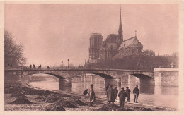 75 - PARIS En Flanant - Notre Dame Et Le Pont De L'Archevéché - Notre Dame Von Paris