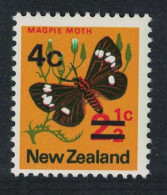 New Zealand Magpie Moth Overprint Typo Thin Bars 1973 MNH SG#957b - Unused Stamps