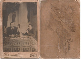 Photo Cabinet Portrait On Passepartout.  Two Men At A Table. Kiev - Personnes Anonymes